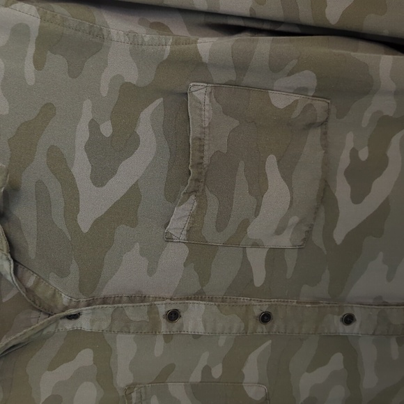 a.n.a Sz L Camo Print Button Up Long Sleeve Shirt with Collar - Picture 3 of 5